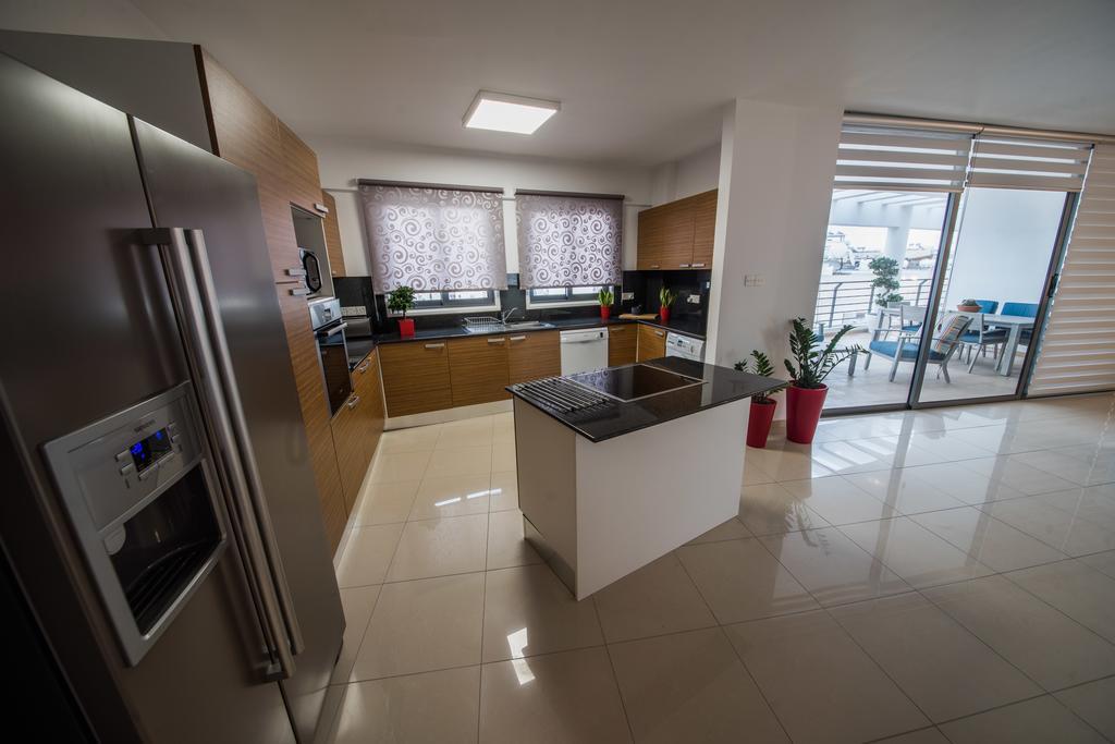 Skylight Megaron Apartment Larnaca Ngoại thất bức ảnh